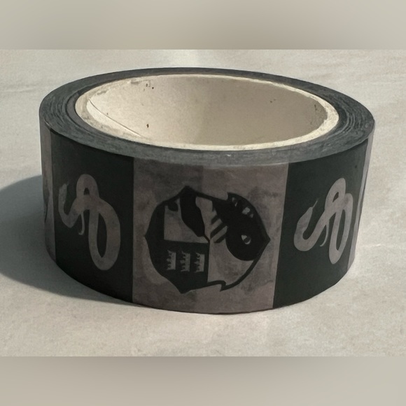 EPIC RARE HARRY POTTER ITEM BUNDLE! Hogwarts patch, Pixie confetti, tape, case - Picture 7 of 7